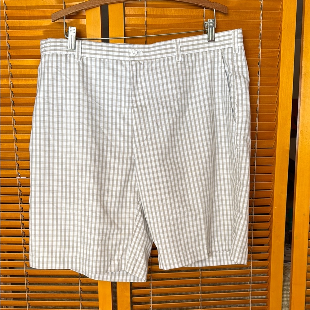 Stylish Gray Checkered Men's Shorts